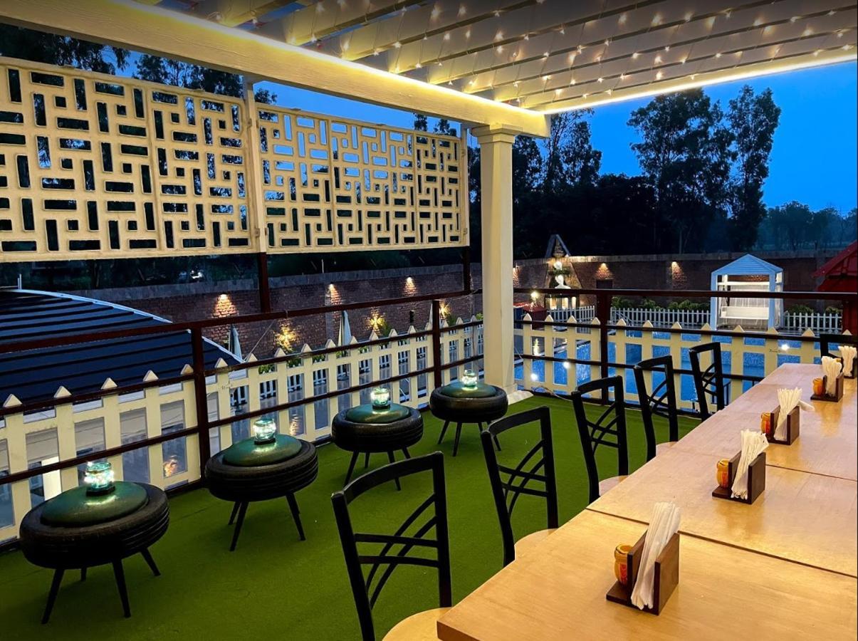 Yashmay Villa Club & Resort Gonda Exterior foto